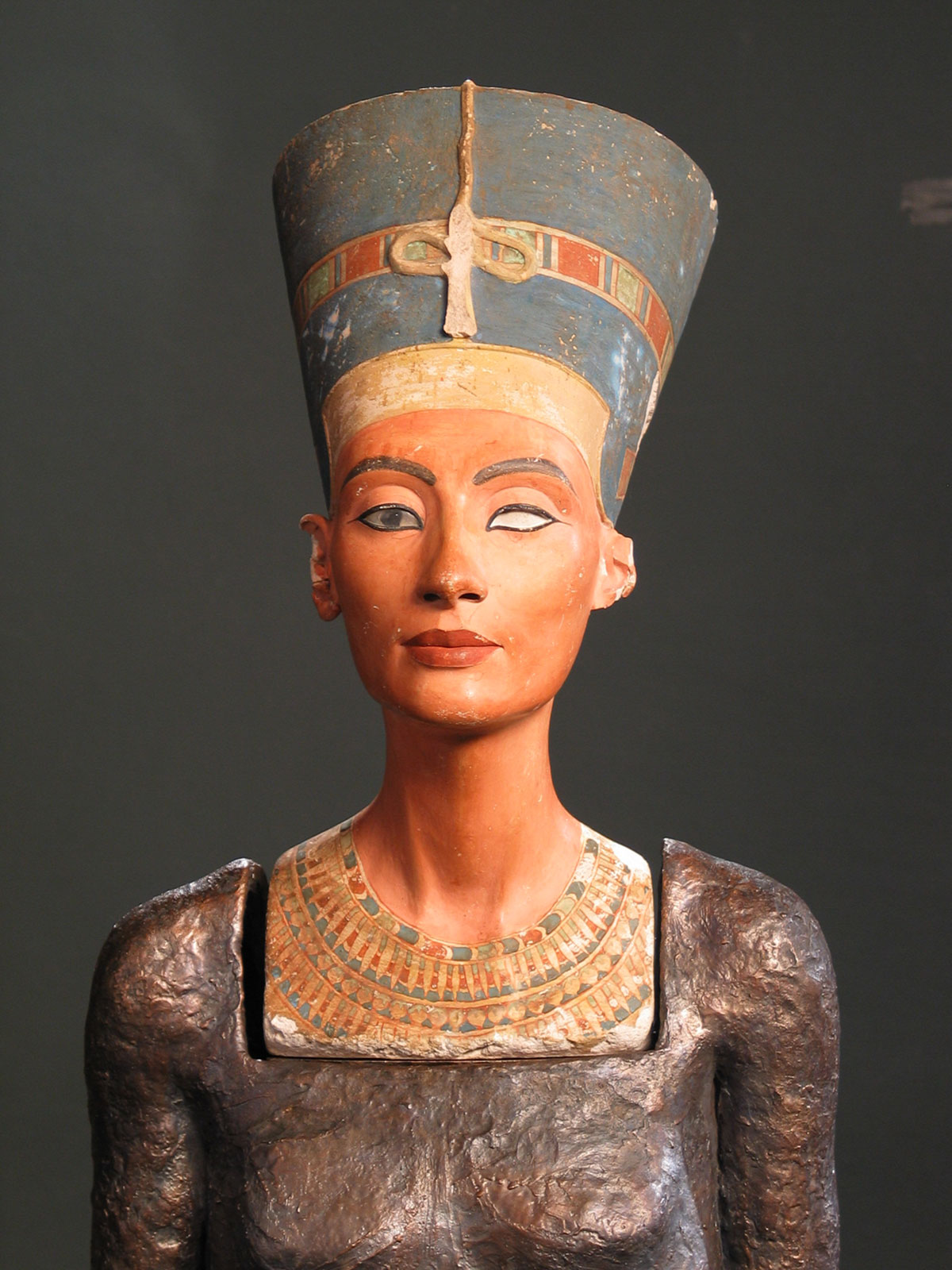 LITTLE WARSAW: The Body of Nefertiti, 2003, photo: Lenke Szilagyi, Copyright©Little Warsaw. Courtesy of the artist and Erna Hecey Gallery